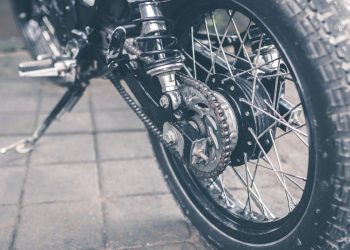 cara bersihkan rantai motor