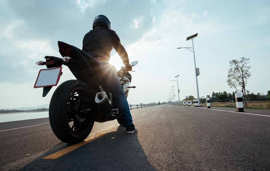 tips naik motor yang aman