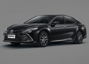 5 Jenis Mobil Sedan Toyota, Harga, dan Spesifikasinya